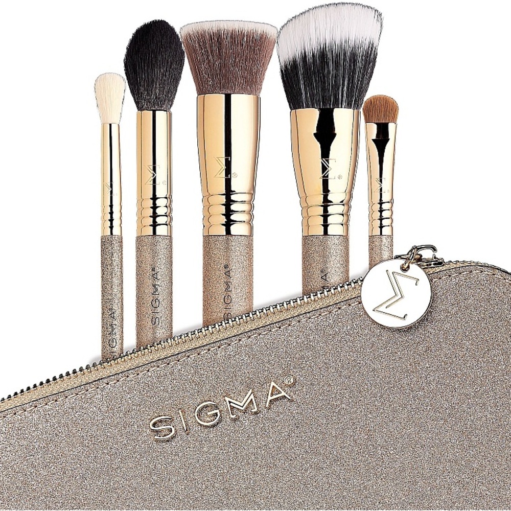 Sigma 5pc brush set. Comes in a beautiful bag. Free brush cleaner gift!